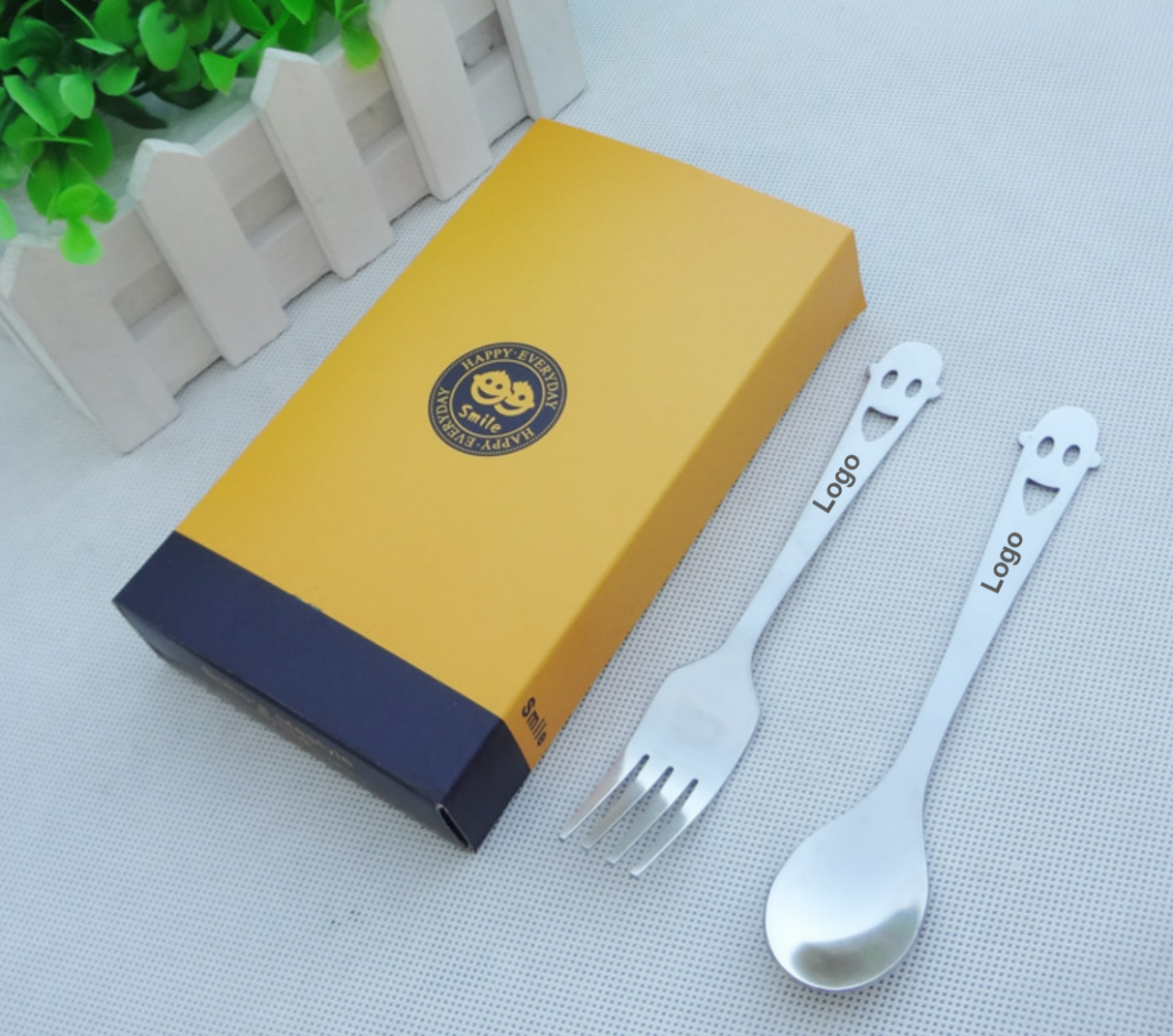 Smiling Utensil Set